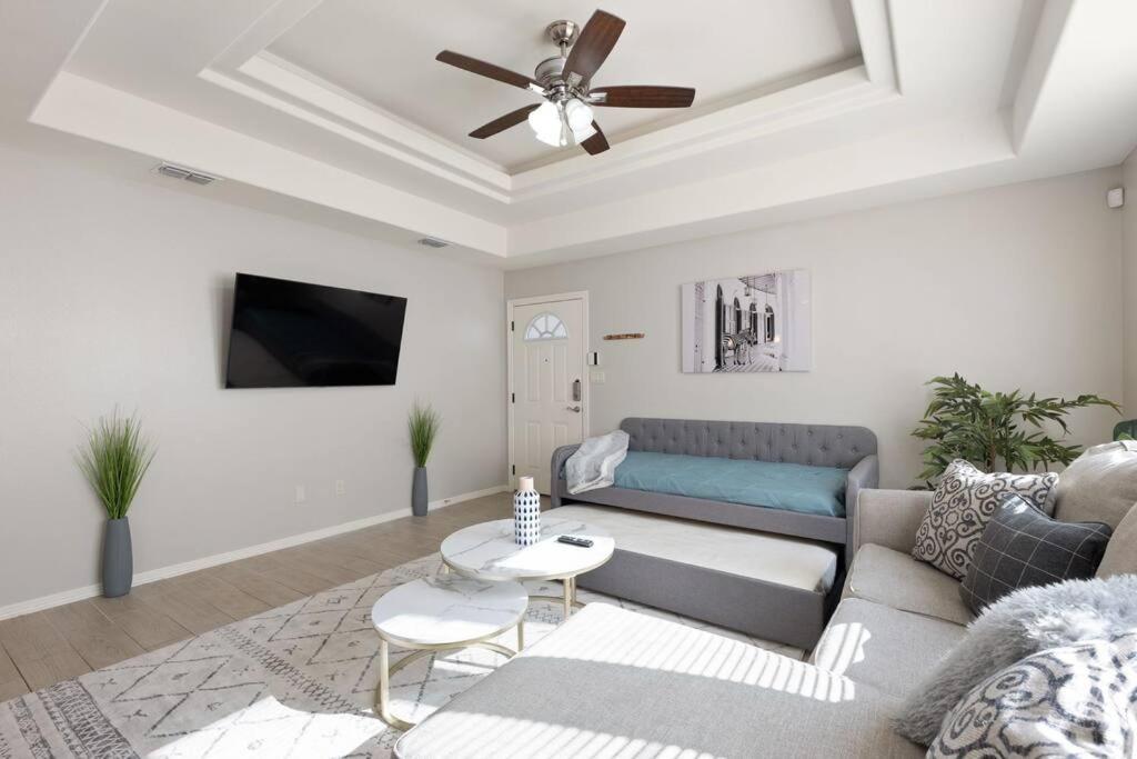 Cozy 3 Bed 2 Bath Apartment, Near Shopping Plazas, Expressway And Free Parking Edinburg Buitenkant foto