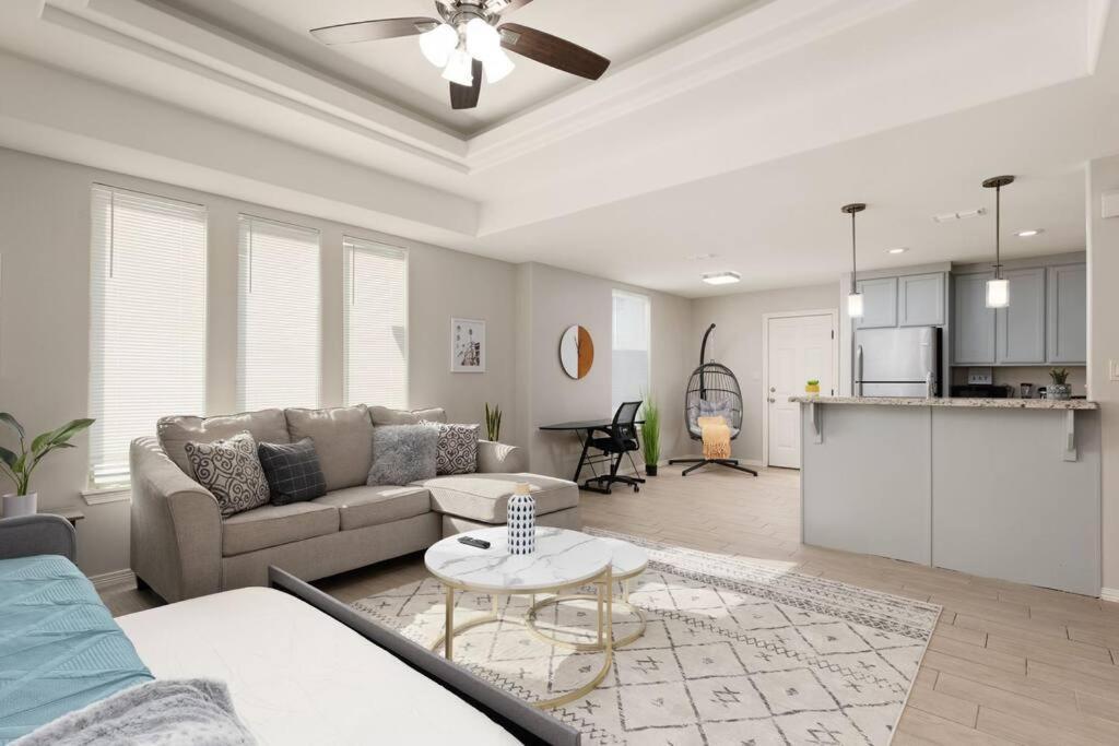 Cozy 3 Bed 2 Bath Apartment, Near Shopping Plazas, Expressway And Free Parking Edinburg Buitenkant foto